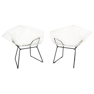 Set of Diamond Chairs in White & Black Metal attributed to Harry Bertoia, 1960s For Sale