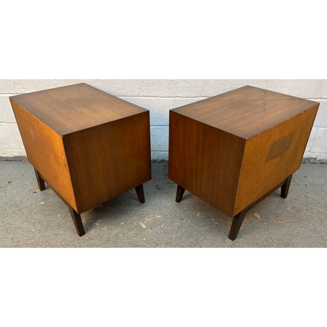 Pair of Vintage Sculpted Walnut Nightstands by Young Mfg., Attributed For Sale - Image 14 of 16