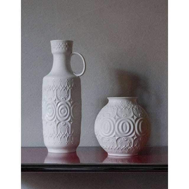 Vintage German Vases in Biscuit Porcelain from AK Kaiser, 1960s, Set of 2 For Sale - Image 9 of 9