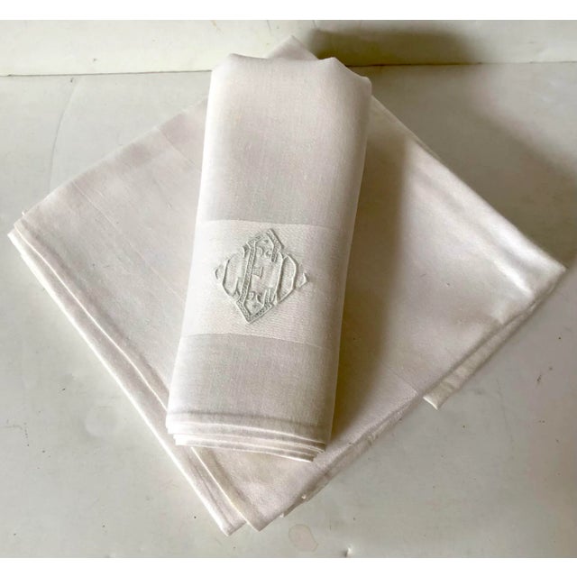 1940s ‘E’ Monogrammed Napkins, Set of 6 For Sale - Image 5 of 5