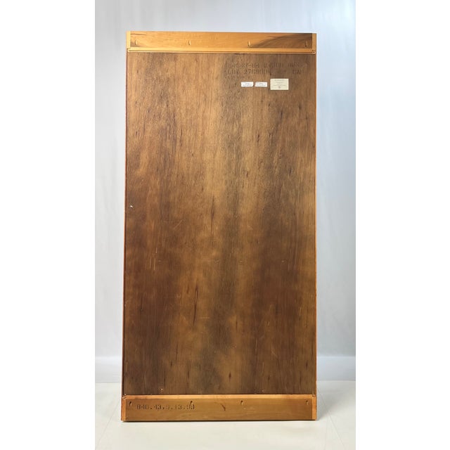 Late 20th Century Hickory White Lighted Glass Cabinet With Mirrored Back & Fretwork Doors For Sale - Image 11 of 12