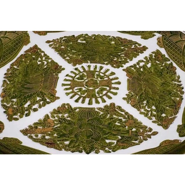 Vintage 10.75" Hand-Painted "Gold Imari" Japanese Porcelain Charger – Rare Green & Gold For Sale - Image 9 of 11