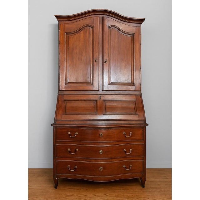 Louis XV Curved Walnut Chest of Drawers For Sale - Image 6 of 6