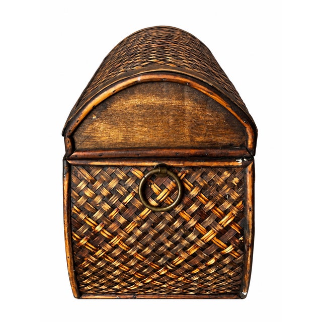 English Late 20th Century Domed Woven Natural-Fiber and Wood Keepsake Chest With Ring Handles For Sale - Image 3 of 8