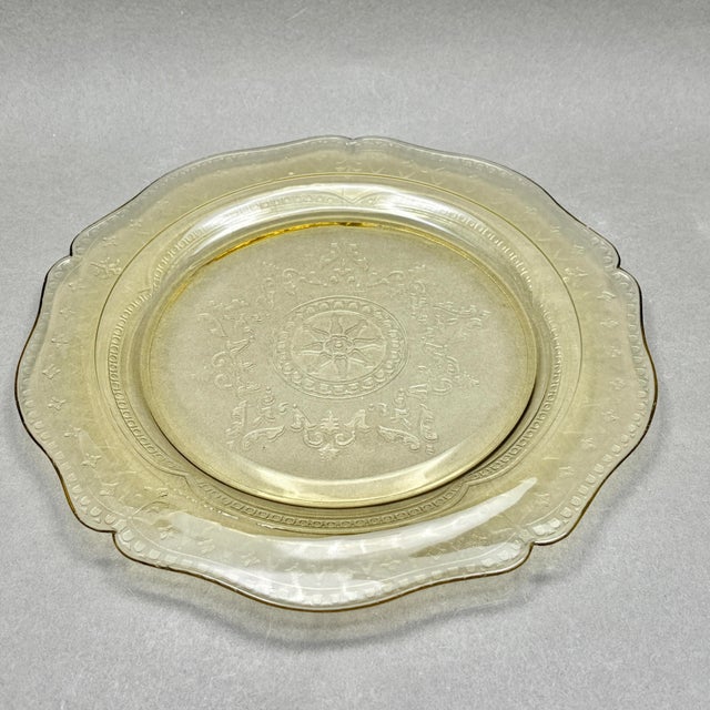 Federal Glass 1930s Federal Glass “Patrician Spoke” Pattern Amber Yellow Serving Platter Cake Plate For Sale - Image 4 of 9