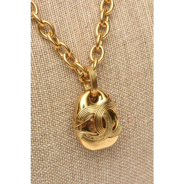 Chanel Signed Gold Plated Chain Necklace With CC Pendant 90's For Sale - Image 10 of 10