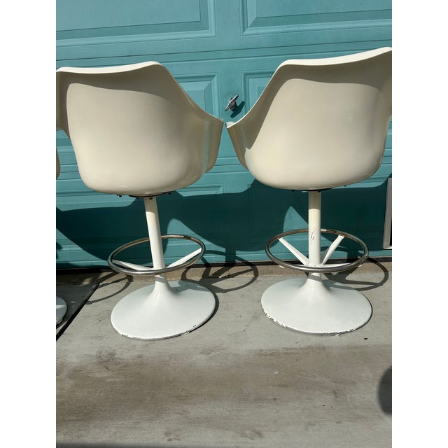 Mid Century Fiberglass Shell Tulip Swivel Bar Stools - Set of 4 For Sale - Image 10 of 16