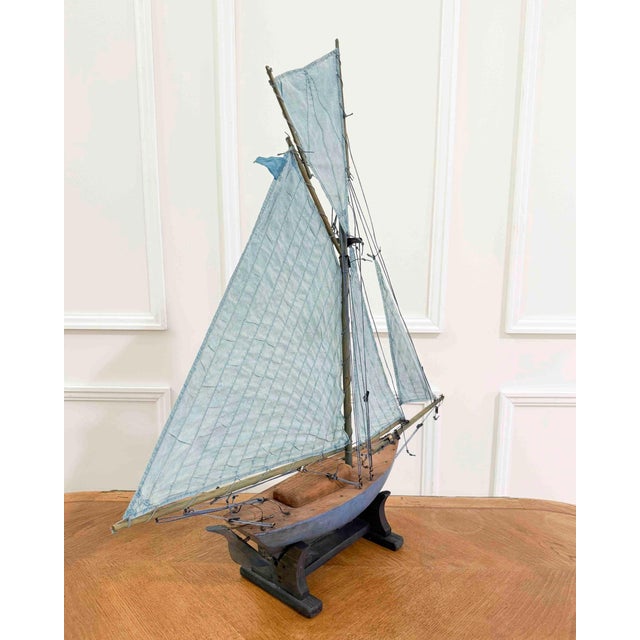Carved Wooden Gaff Cutter Pond Yacht with original paint. England, circa 1940. For Sale In Atlanta - Image 6 of 11