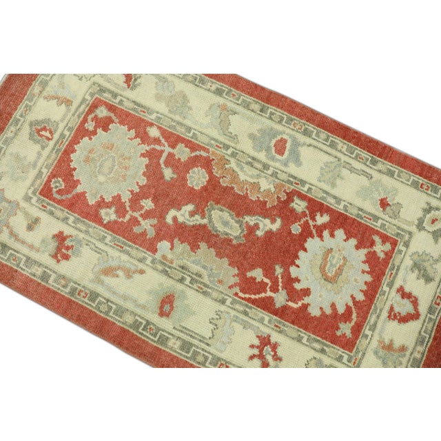 This modern Turkish Oushak rug is a stunning piece of art that has been handwoven using traditional techniques by skilled...