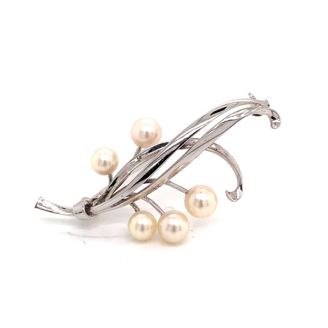 Contemporary 1990s Mikimoto Estate Akoya Pearl Brooch Pin Sterling Silver For Sale - Image 3 of 10