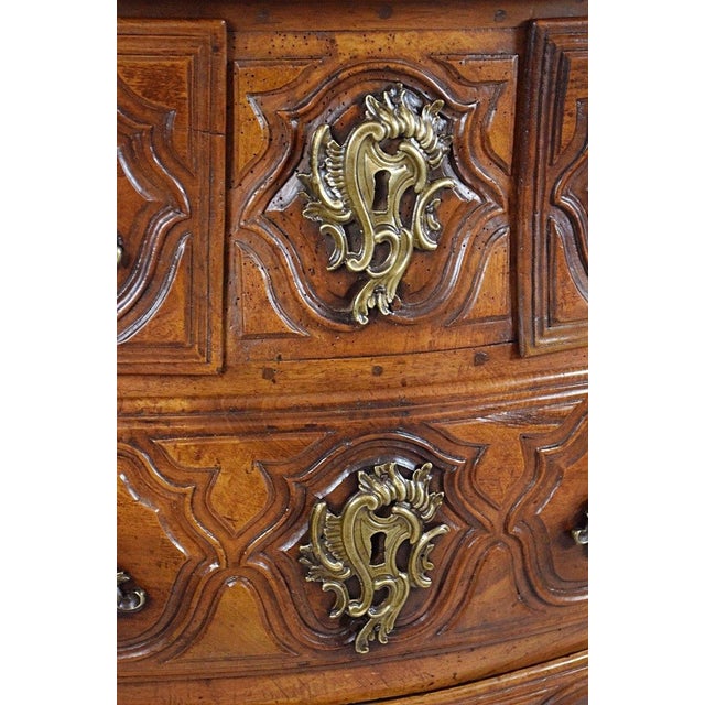 Louis XV Walnut Tomb Chest of Drawers For Sale - Image 5 of 15