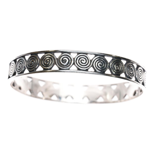 Contemporary 8" Retired James Avery Mycenaean bangle bracelet in sterling For Sale - Image 3 of 8