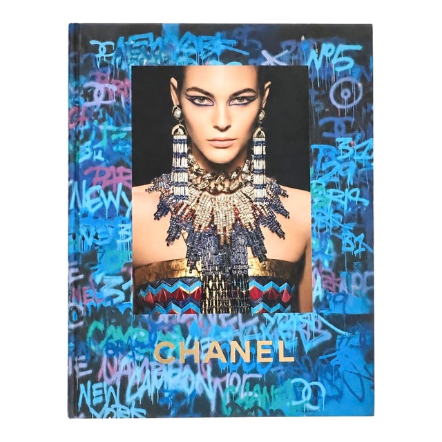 Chanel Métiers D’Art 2018 Paris–New York Coffee Table Book W/ Original Inserts | Karl Lagerfeld For Sale