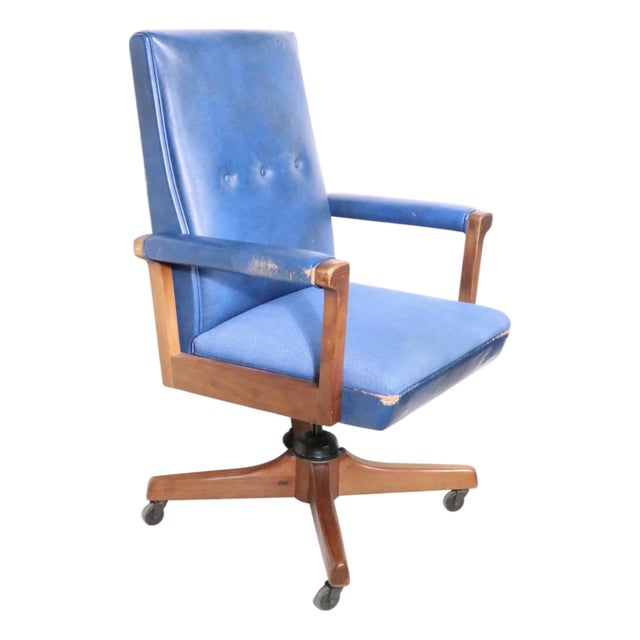 Mid 20th Century Executive Desk Chair by Gunlocke For Sale
