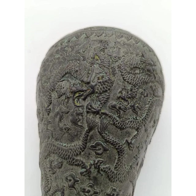 Ancient Chinese bronze vase in patina. Excellent condition. Signed.