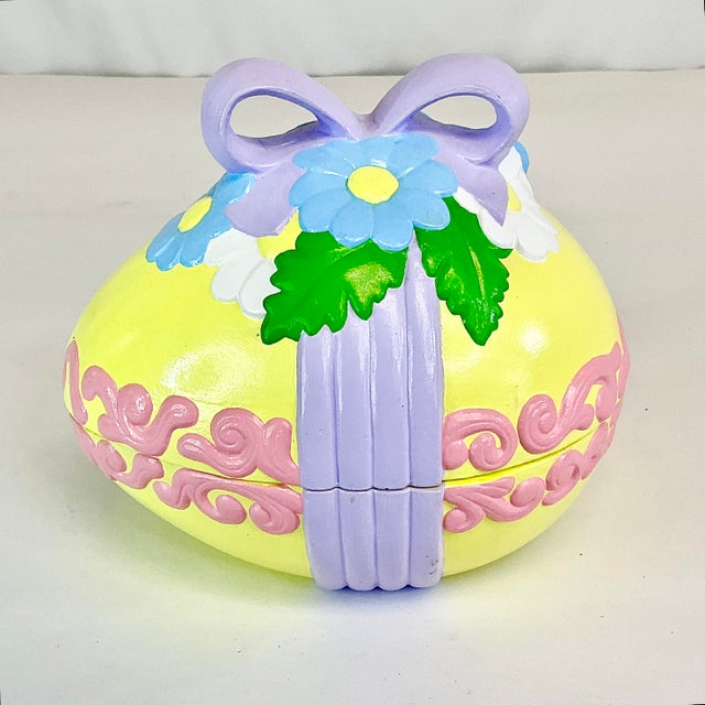 Shabby Chic 1975 Vintage Americana Folk Art Boho Chic Ceramic Easter Egg Box. For Sale - Image 3 of 11
