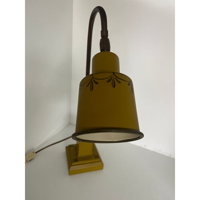 Metal 1940s French Metal Tole Mustard Desk Lamp With Toleware Paint & Shade For Sale - Image 7 of 10