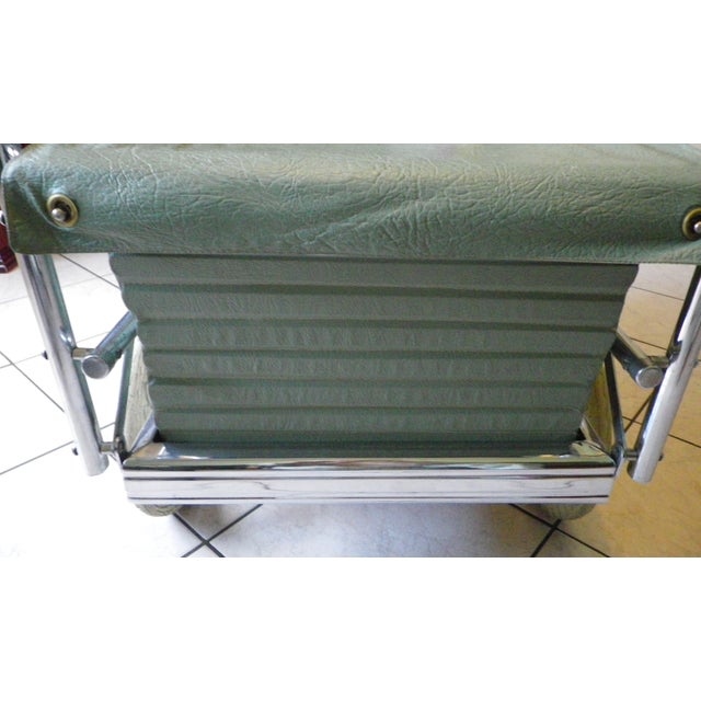 Flandria Pram in Chromed Metal and Almond Green Imitation Leather, Belgium, 1960s For Sale - Image 13 of 18