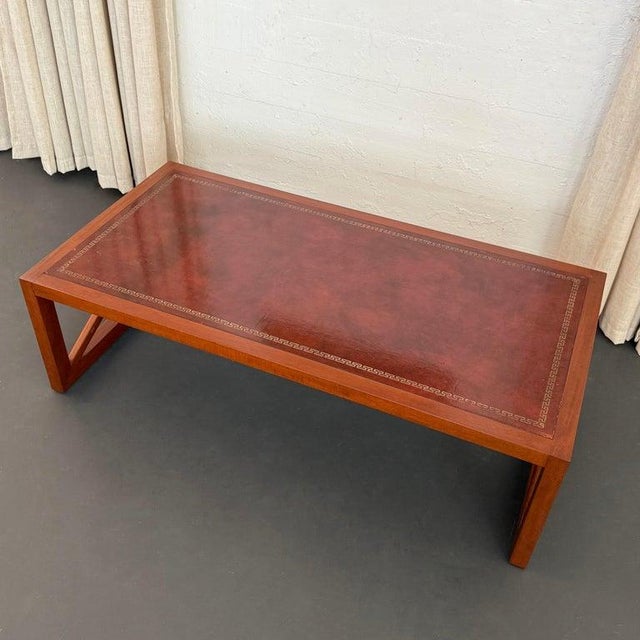 Wood 1950s Hollywood Regency Mahogany and Leather Coffee Table For Sale - Image 7 of 10