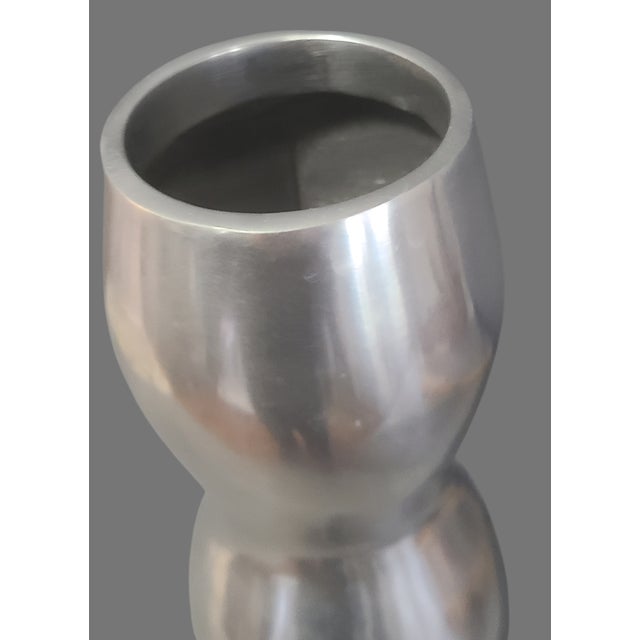 Mid-Century Modern Polished Aluminum Hourglass Shaped Vase For Sale - Image 4 of 6