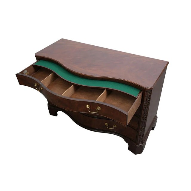 Chippendale 1970s Baker Mahogany Serpentine Front 4 Drawer Chest For Sale - Image 3 of 8