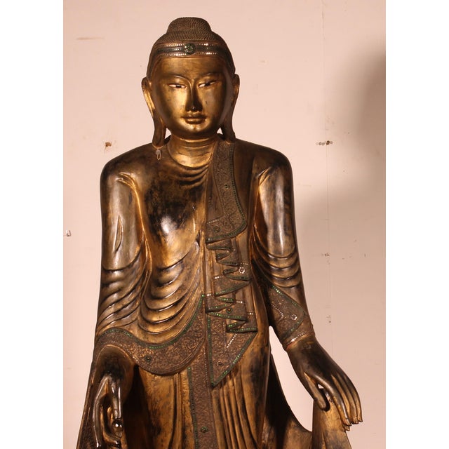 Superb and important Buddha from the Mandalay period, Burma, 19th century, in gilded wood on a wooden base. This unusual...