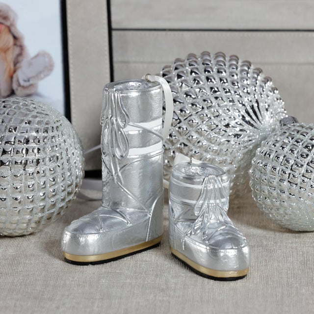 Après Ski Boot Holiday Ornaments in Silver, Assorted Set of 6 Pieces For Sale In Los Angeles - Image 6 of 6