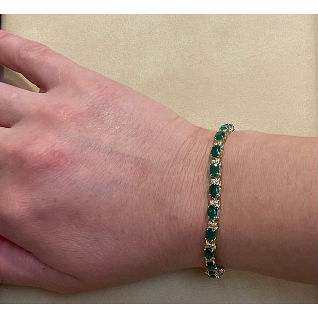 12 Ct Natural Brazilian Emerald and Diamond Tennis Bracelet 14 Karat WHITE Gold For Sale - Image 10 of 18