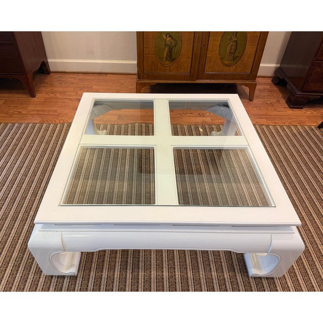 Chinoiserie Mid 20th Century Chinoiserie Style White Lacquer Coffee Table For Sale - Image 3 of 10