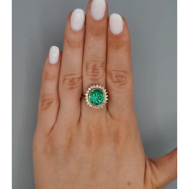 Green Gia Certified 4.3 Carat Colombian Emerald 18k Gold Button Sunburst Ring, Size 7.5 For Sale - Image 8 of 13