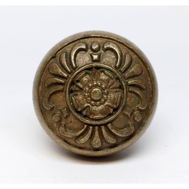 This Elizabethan three fold bronze knob was made by Corbin in the 1910 catalog. It is part of the G-13500 Hatfield group....