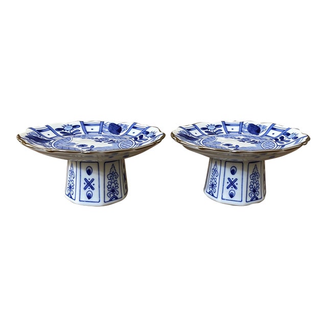 Late 20th-Century Blue and White Porcelain Footed Dish - Set of 2 For Sale
