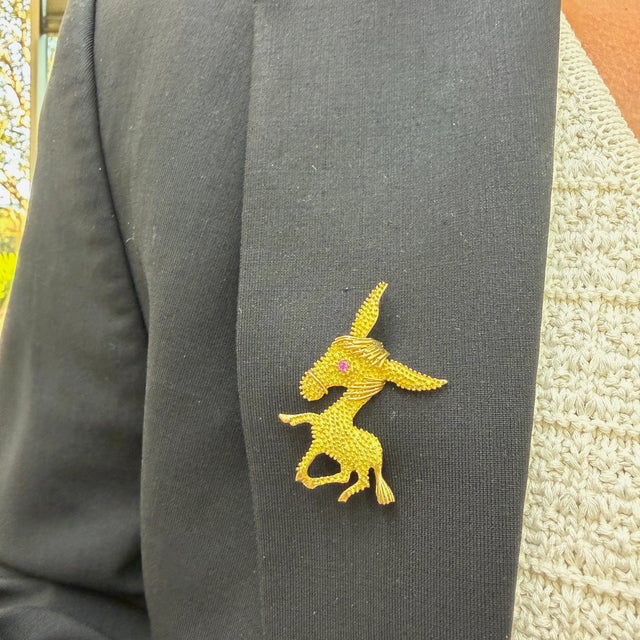 Gold Vintage 18k Yellow Gold Pink Sapphire Dual Textured Donkey Pin Brooch For Sale - Image 8 of 8