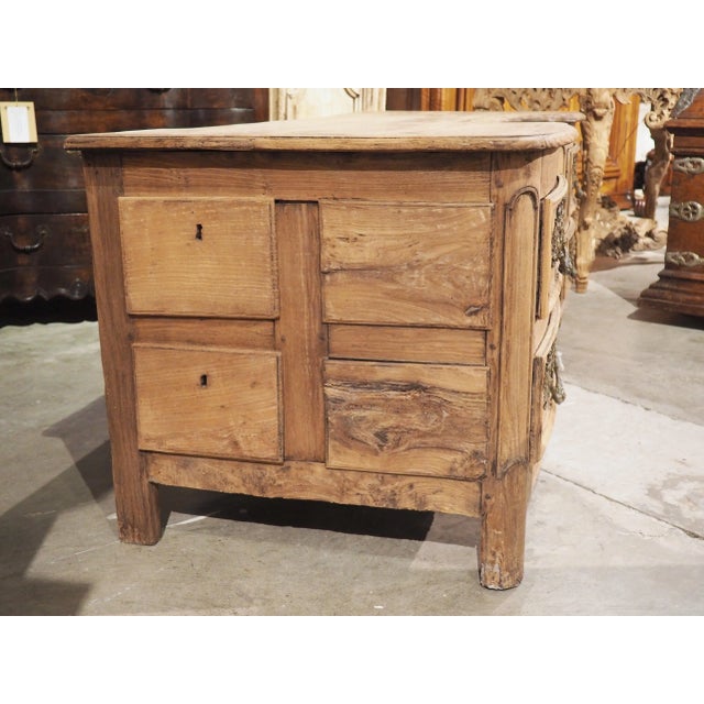 Beige French Chestnut and Oak Desk From Le Grand Monarque à Chartres, Circa 1720 For Sale - Image 8 of 13