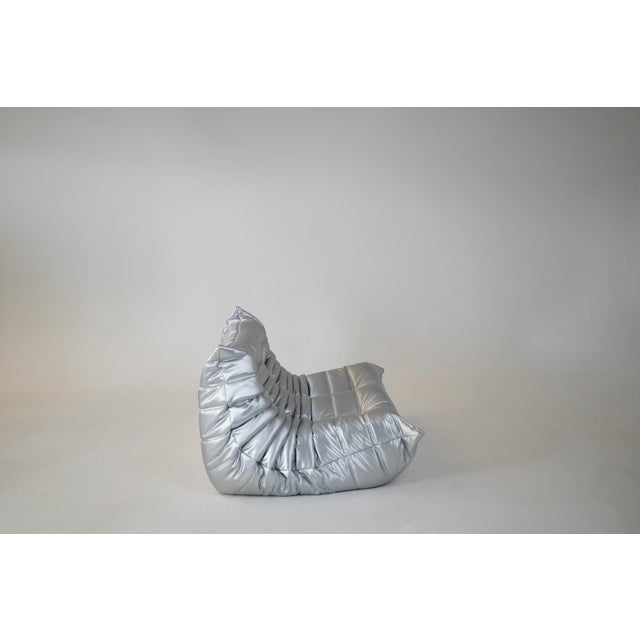 Togo Two-Seat in Silver Skai by Michel Ducaroy for Ligne Roset For Sale - Image 5 of 7