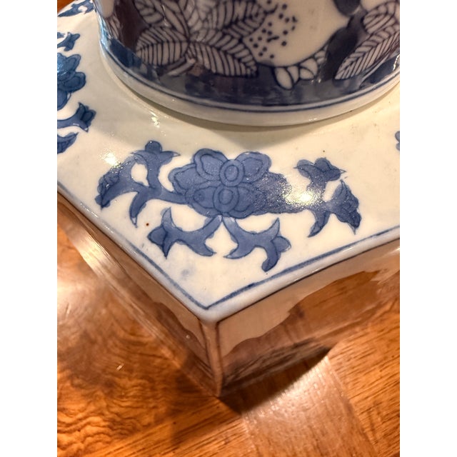 Chinoiserie 1970s Blue and White Octagonal Lidded Jar For Sale - Image 3 of 7