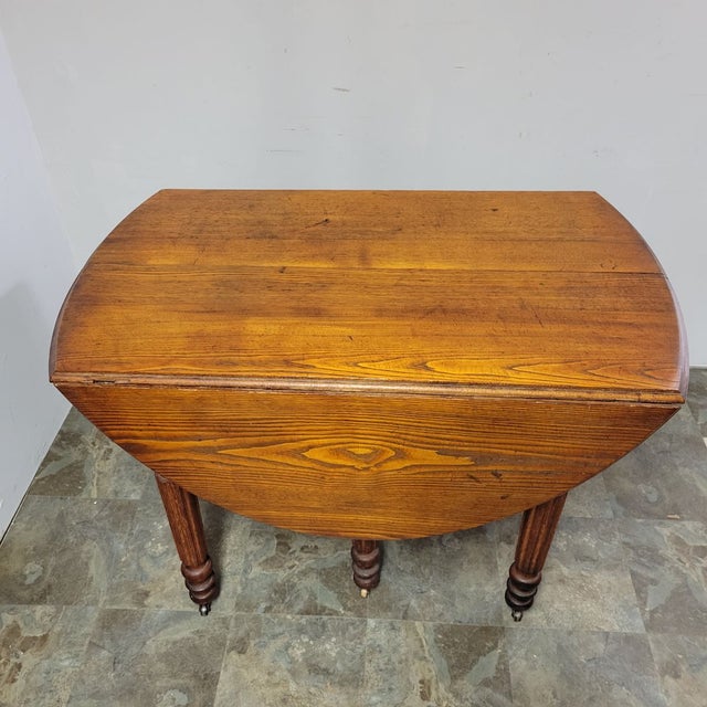 Antique English Chestnut Drop-Leaf Dining Table With Five Turned Legs and Castors, C. 1820–1840 For Sale - Image 11 of 11