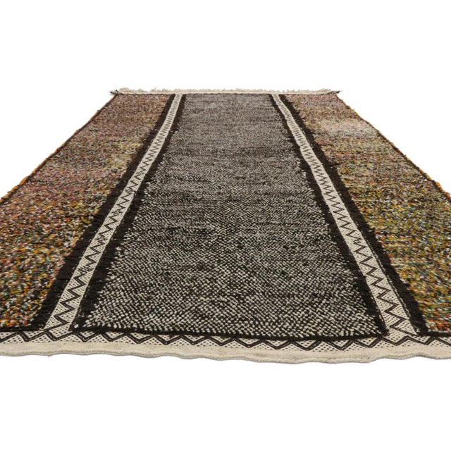 Tribal Vintage Berber Taznakht Moroccan Rug - 05'09 X 10'08 For Sale - Image 3 of 8