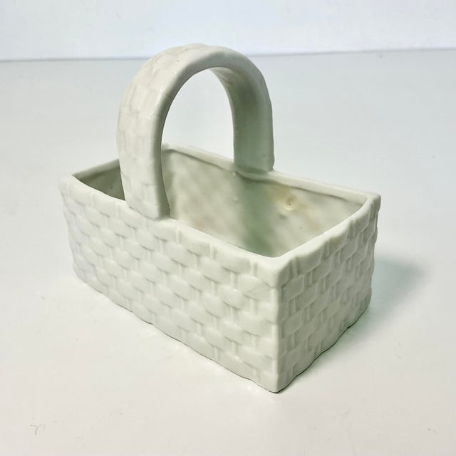 Hollywood Regency 1980s Coastal Hollywood Regency Ceramic Faux Wicker Basket Jelly Bean Bowl - Easter. For Sale - Image 3 of 10