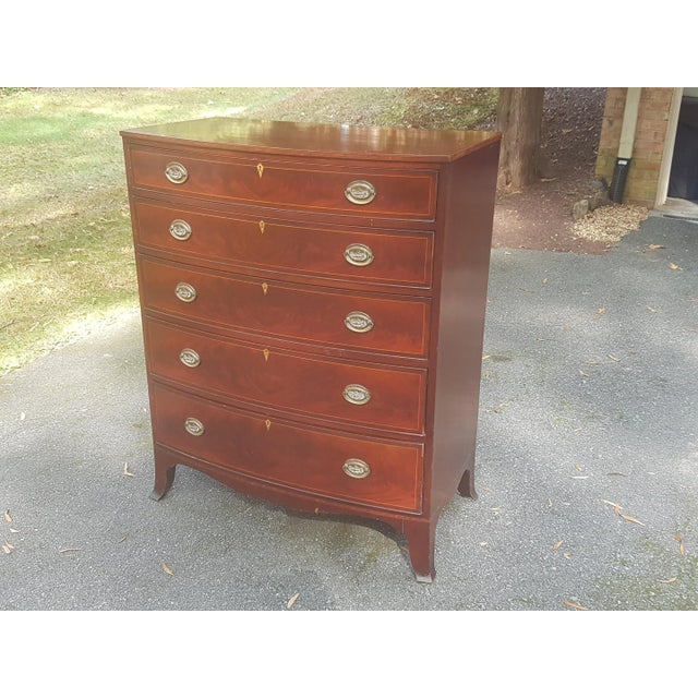 Late 20th Century Vintage Traditional Duncan Phyfe Hepplewhite Style Bow Front Chest of Drawers For Sale - Image 4 of 10