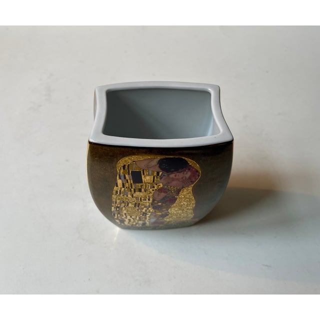 Artis Orbis Series The Kiss by Gustav Klimt Vase in Porcelain from Goebel, 2000s For Sale - Image 6 of 8