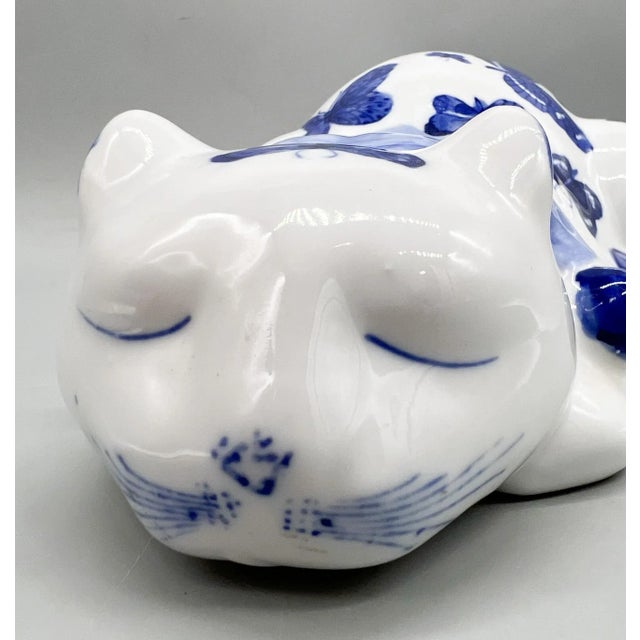 Vintage Blue & White Porcelain Sleeping Cat Figurine – Hand-Painted With Butterflies – Chinoiserie / Delft Style / Whimsical For Sale - Image 11 of 11