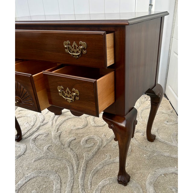 Wood Vtg. Ethan Allen Queen Anne Style Mahogany Four Drawer Lowboy For Sale - Image 7 of 15