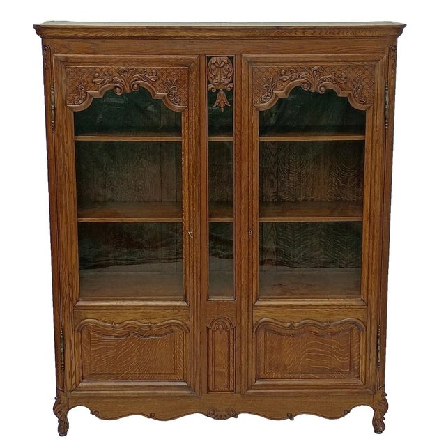 Antique 1900s French Tiger Oak Display Cabinet, Louis XV Style, Carved Glass Door Bookcase For Sale - Image 17 of 17