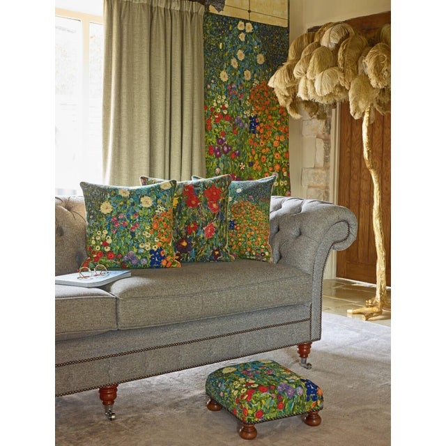This beautiful tapestry is woven on a jacquard loom by skilled weavers, keeping alive the centuries old tradition of...