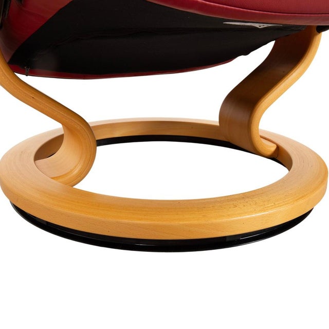 Set of Mayfair Recliner Lounge Chair and Ottoman from Stressless For Sale - Image 10 of 18