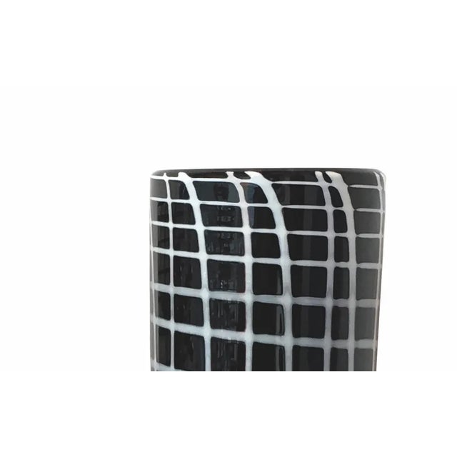 Edie Sedgwick was the muse of Andy Warhol, a symbol of the 1960s, always wearing oversized earrings and black socks. Elena...