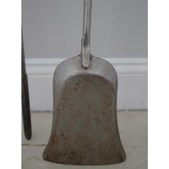 Gold Virginia Metalcrafters Colonial Williamsburg 3 Piece Fireplace Tool Set For Sale - Image 8 of 8