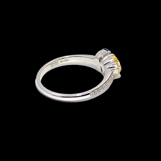 18k White Gold Heart and Pear Shape Diamond Ring, Size 6.75 For Sale In New York - Image 6 of 10