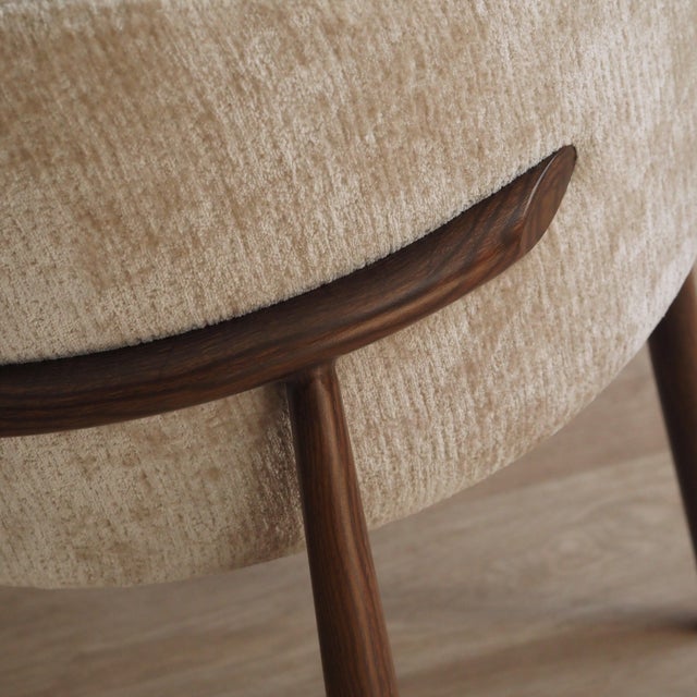 White Upholstered Chair with Shell-Shaped Backrest For Sale - Image 8 of 9